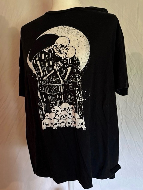 Hot Topic Other - Hot Topic The Kiss Skull Black Graphic Tee